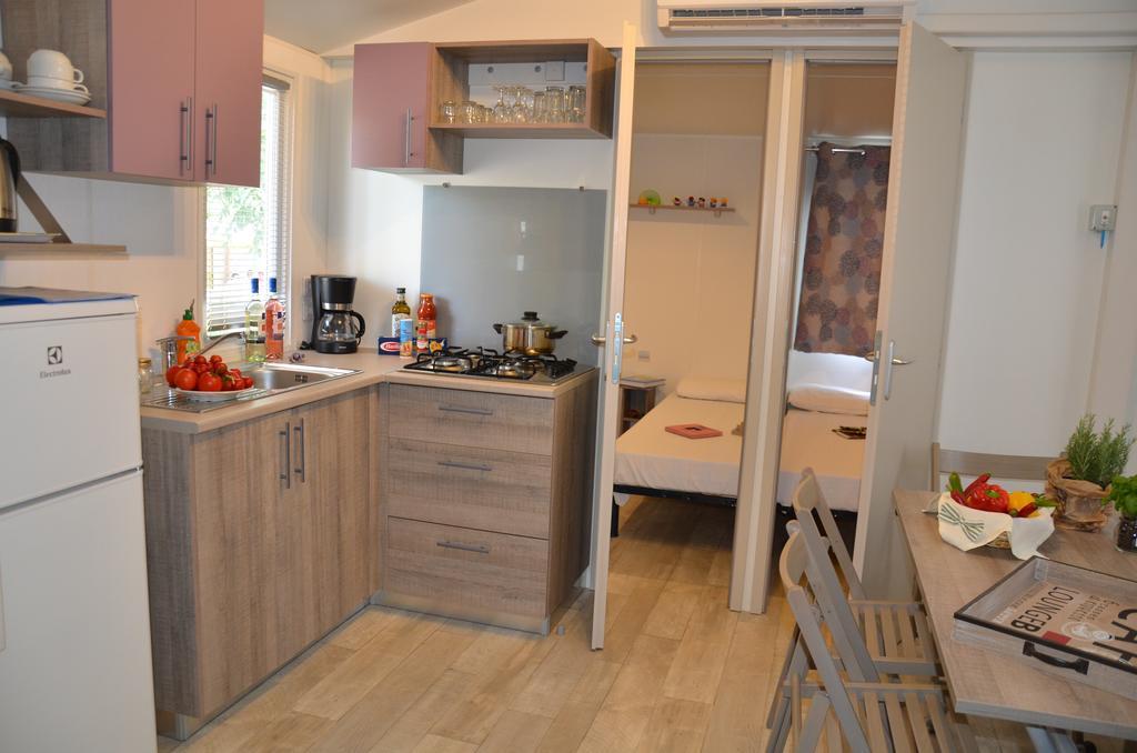 Happy Camp Mobile Homes In Domaine La Yole Camping Lodge Valras-Plage Δωμάτιο φωτογραφία