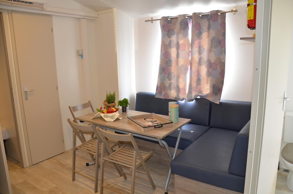 Happy Camp Mobile Homes In Domaine La Yole Camping Lodge Valras-Plage Δωμάτιο φωτογραφία